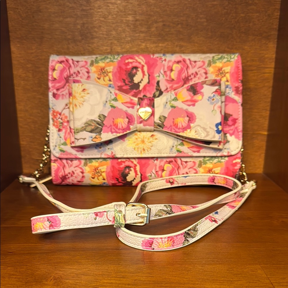 Betsy Johnson Floral Roses Bow Accent Women's Crossbody Wallet Purse Bag BNWOT